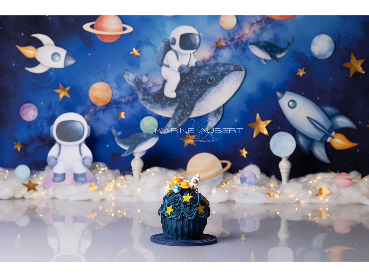 Baby & cake smash photo backdrop Baleine de L'Espace – space scene with whale, astronauts, planets and rockets | Colors&Drops