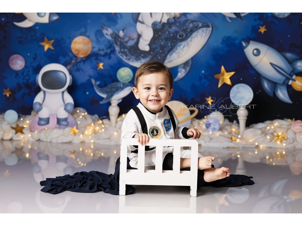 Baby & cake smash photo backdrop Baleine de L'Espace – space scene with whale, astronauts, planets and rockets | Colors&Drops