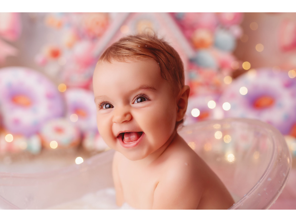 Baby & cake smash photo backdrop Bonbek – candy house with giant donuts and lollipops | Colors&Drops