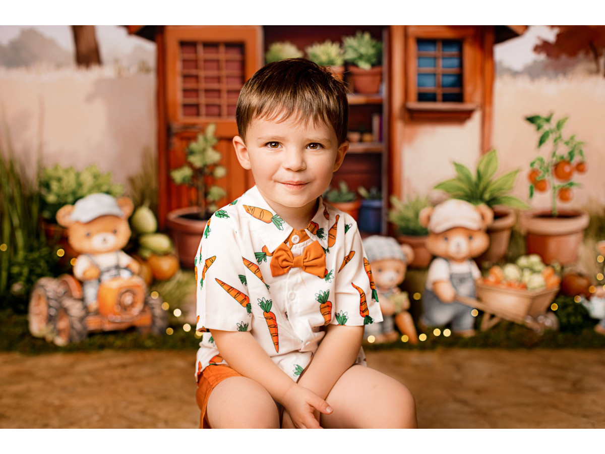 Baby & cake smash photo backdrop Petit Ours du Jardin – red garden shed with gardener teddy bears | Colors&Drops