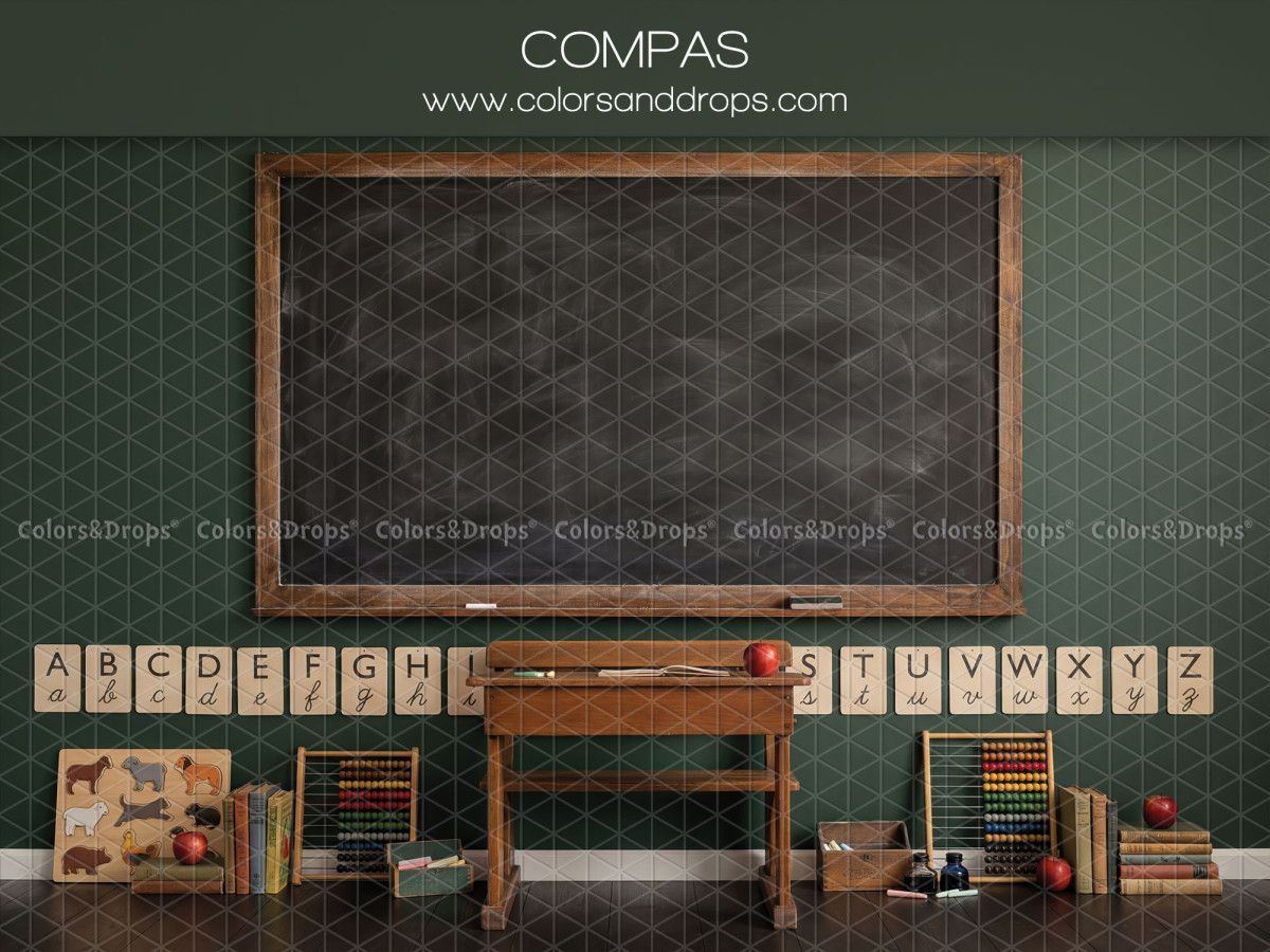 Fondo fotográfico escolar Compas – pizarra con alfabeto y pupitre de madera | Colors&Drops
