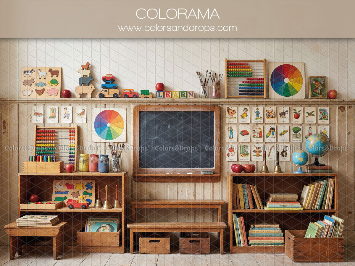 School portrait photo backdrop Colorama – colourful classroom with posters and shelves | Colors&Drops