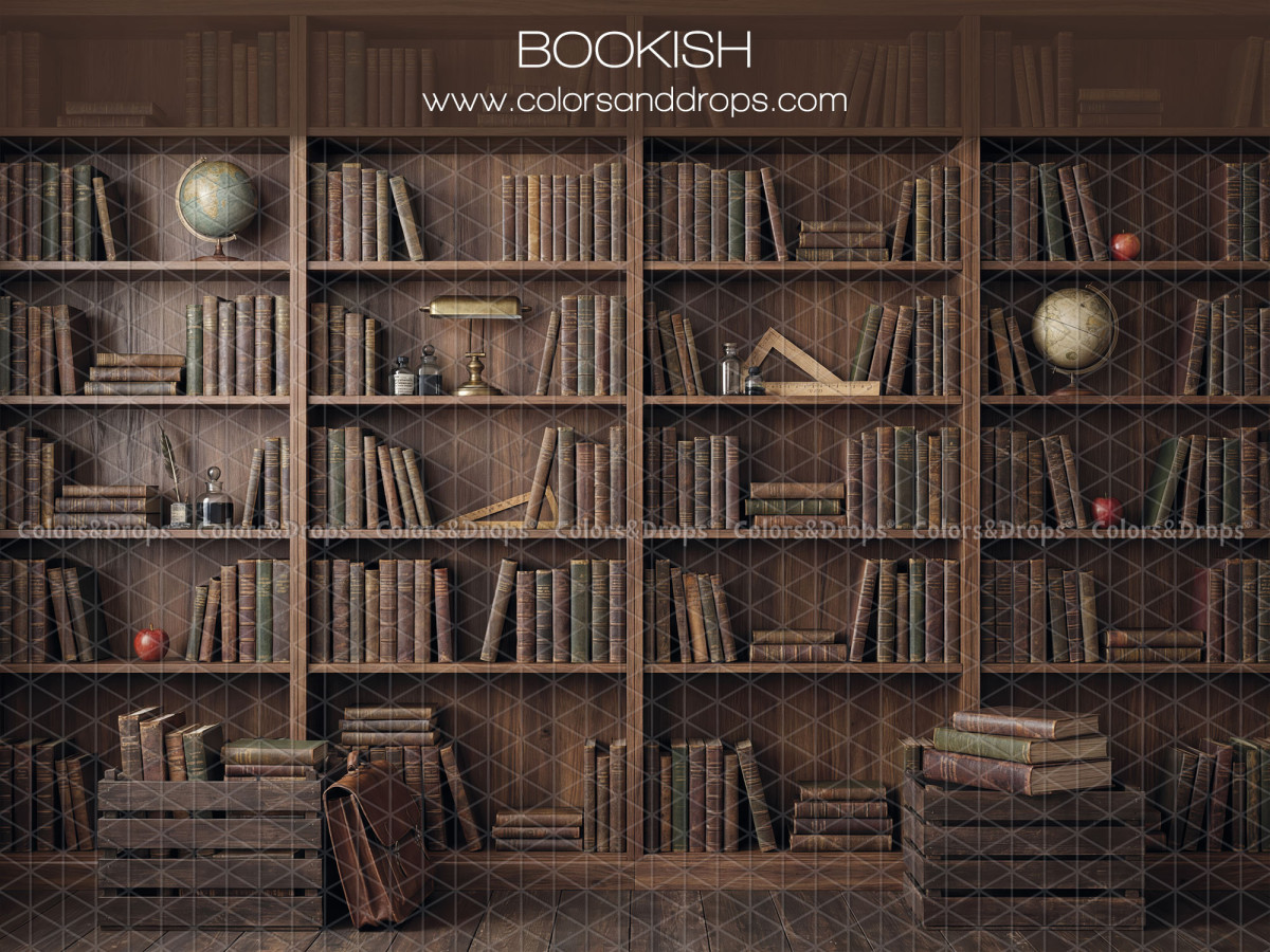 Fondo fotográfico escolar Bookish – librería de madera con libros antiguos y cajas | Colors&Drops