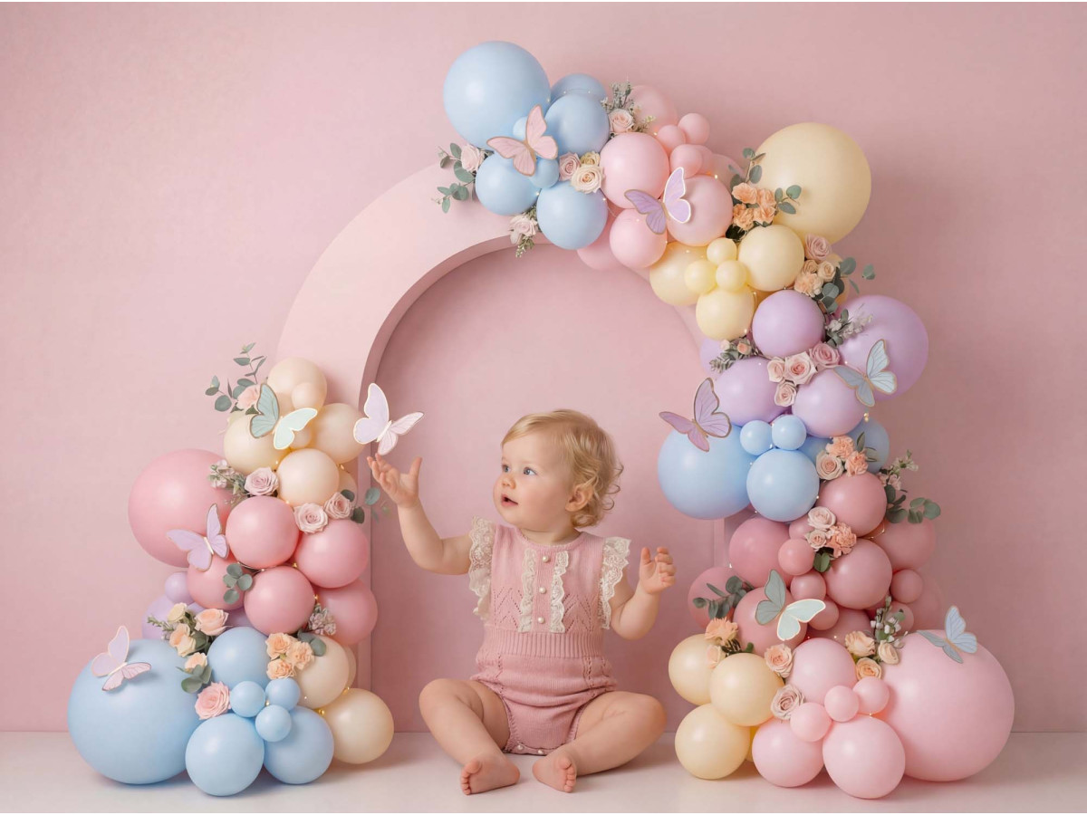 Fondo fotográfico de bebé y smash cake Aleas – arco de globos pastel en pared rosa | Colors&Drops