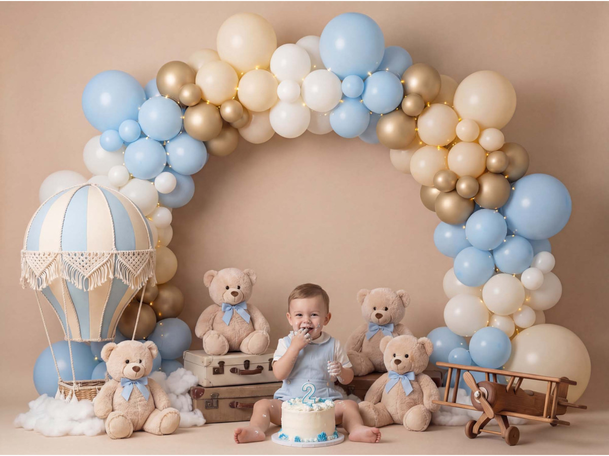 Baby & cake smash photo backdrop Babyfair – blue balloon arch with teddy bears and airplane | Colors&Drops