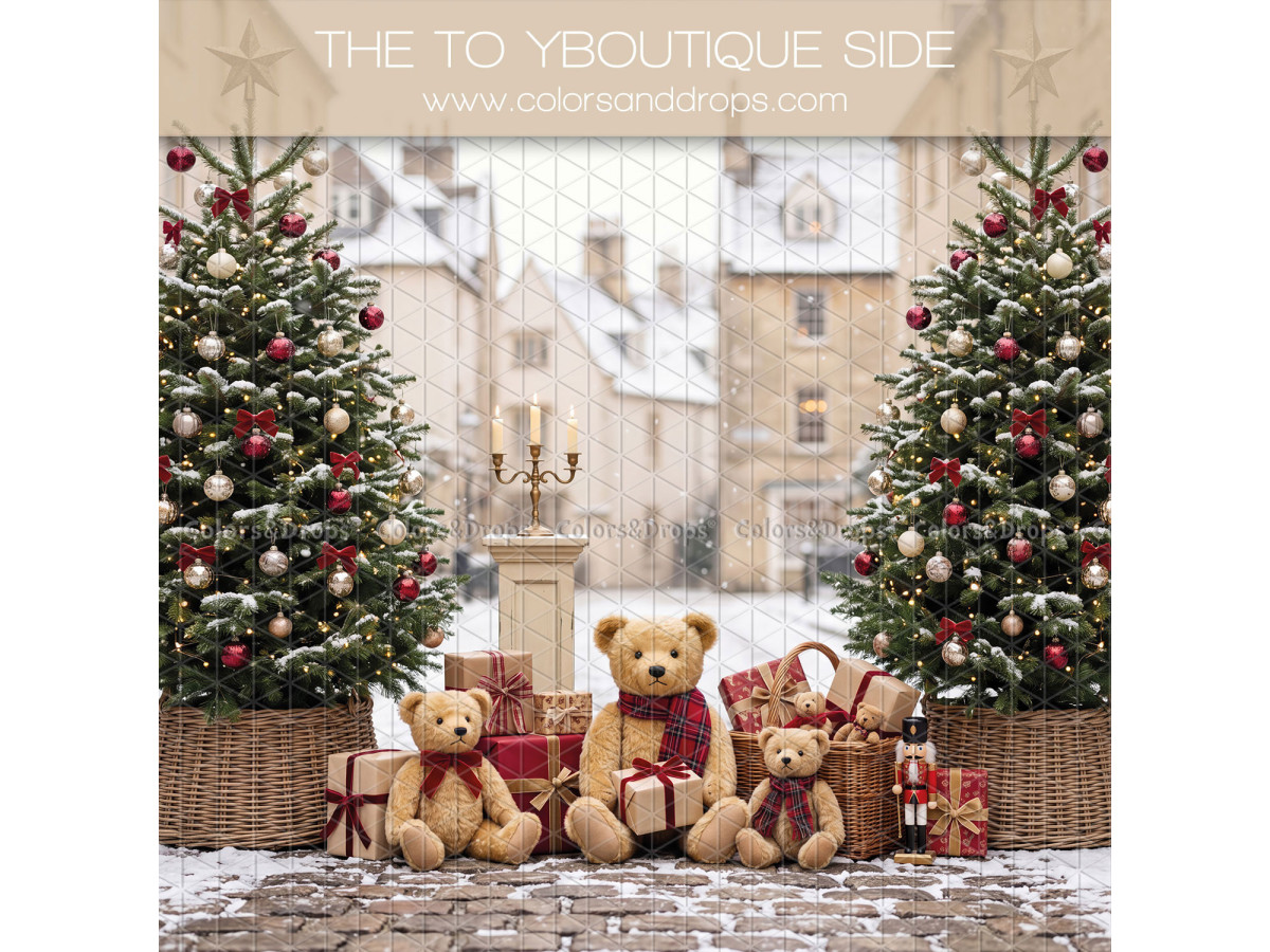 Fond photo latéral de Noël The Toy Boutique Side – rue de Noël enneigée avec sapins et oursons | Colors&Drops