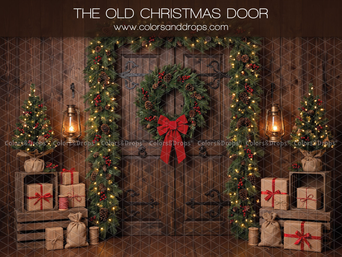 Fond photo de Noël The Old Christmas Door – vieille porte de Noël avec couronne et caisses | Colors&Drops