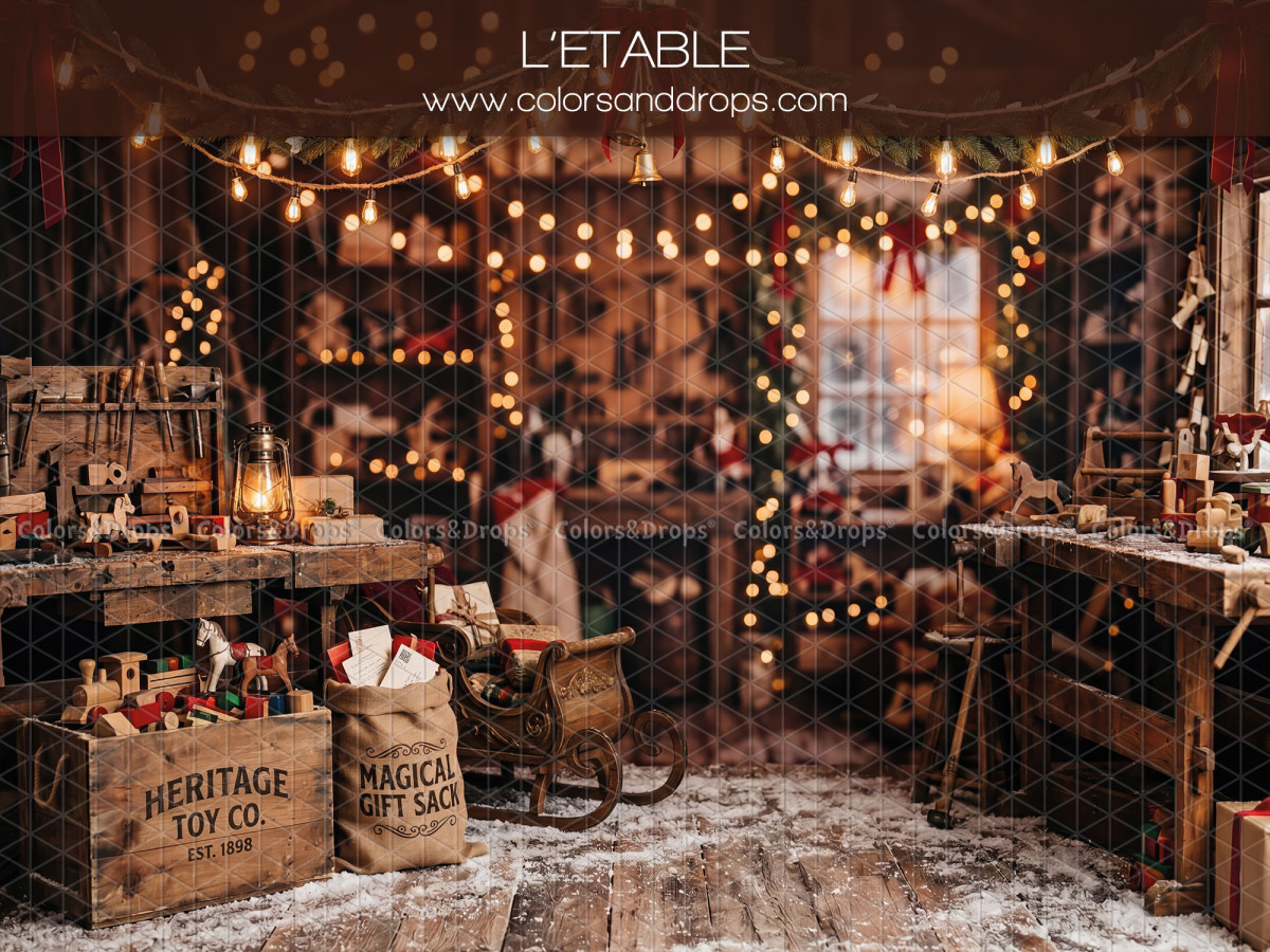 Christmas photo backdrop L'Etable – Christmas stable with string lights and crates | Colors&Drops