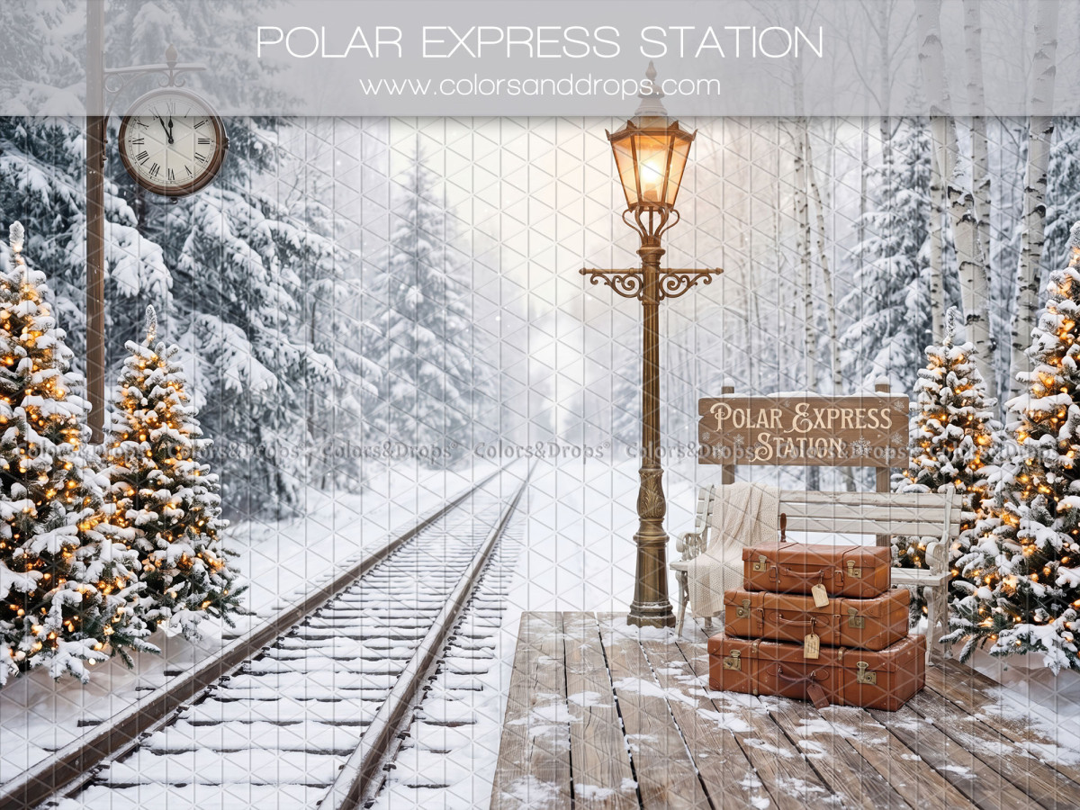 Fond photo de Noël Polar Express Station – quai de gare enneigé avec rails et lampadaire | Colors&Drops