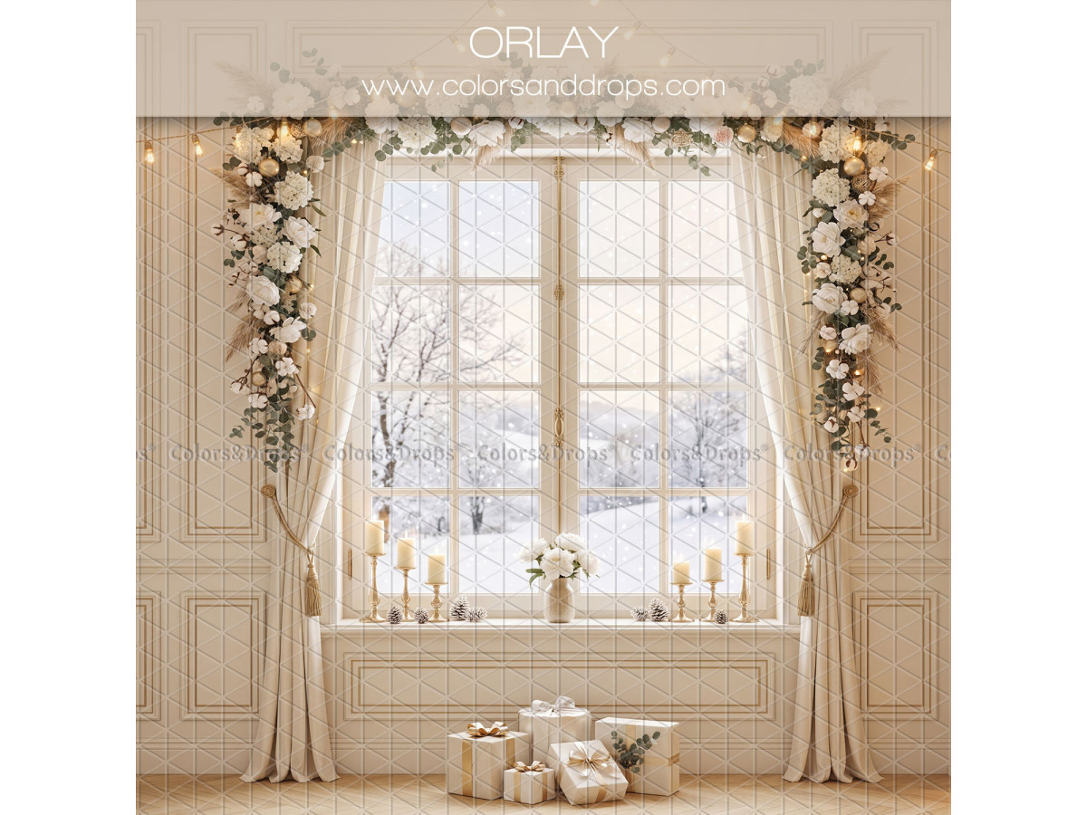 Fond photo latéral de Noël Orlay – fenêtre enneigée avec rideaux et bougies | Colors&Drops