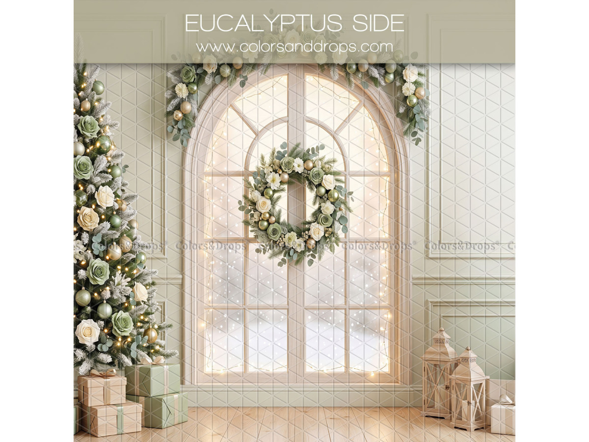 Fond photo latéral de Noël Eucalyptus Side – fenêtre cintrée enneigée avec couronne d'eucalyptus | Colors&Drops