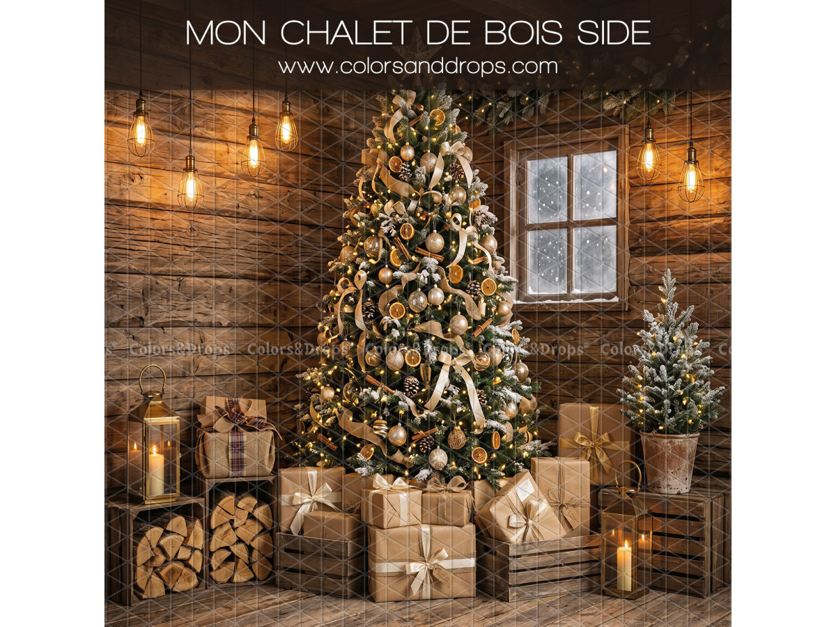 Fond photo latéral de Noël Mon Chalet de Bois Side – chalet en bois avec sapin et caisses de bûches | Colors&Drops