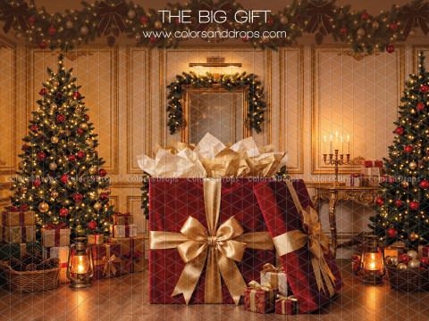 Fond photo de Noël The Big Gift – salon doré avec cadeau géant et sapins | Colors&Drops