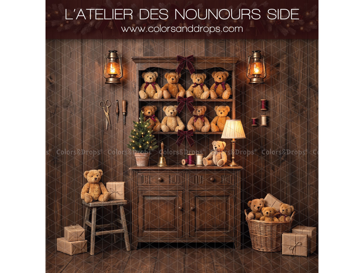 Fond photo latéral de Noël L'Atelier des Nounours Side – buffet en bois avec oursons et lampe | Colors&Drops