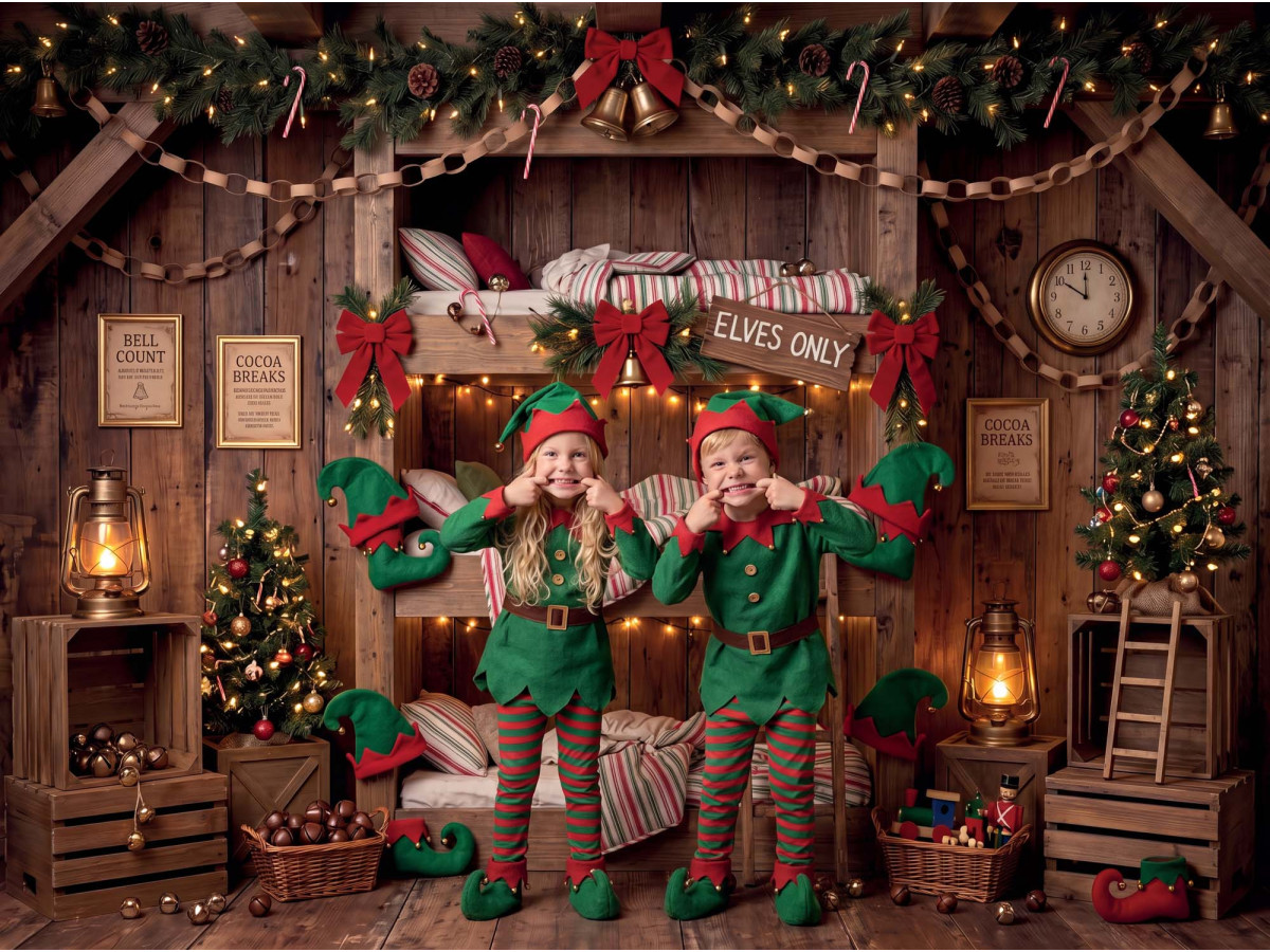 Fond photo de Noël Elf Quarters – quartiers des elfes avec lits superposés rayés | Colors&Drops
