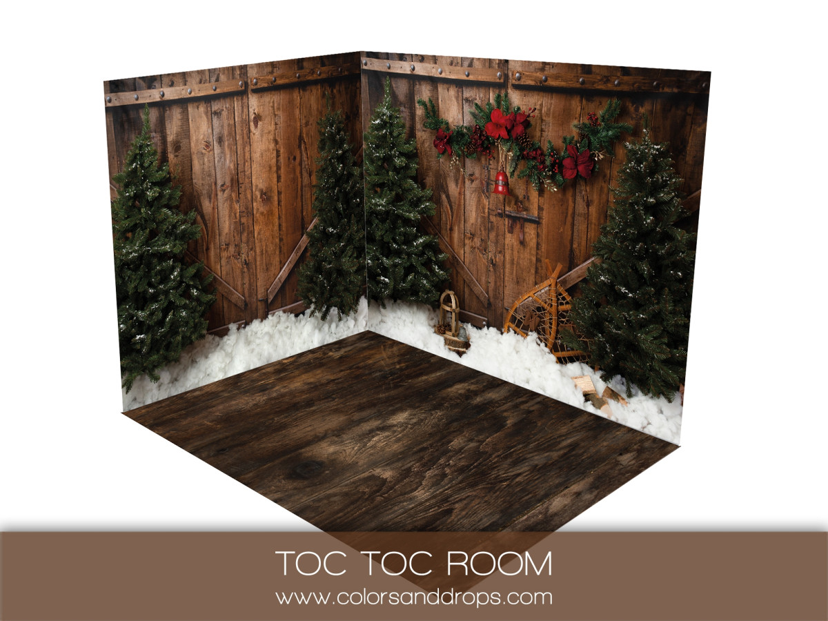 Christmas corner photo backdrop Toc Toc – barn door with fir trees and wooden floor | Colors&Drops