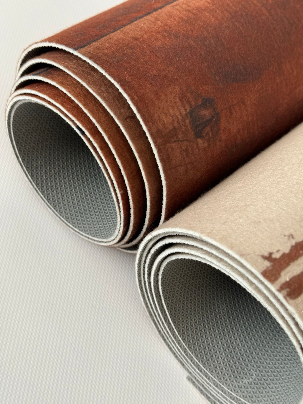 Rouleaux de Rubber Mat : surface textile mate et base en caoutchouc