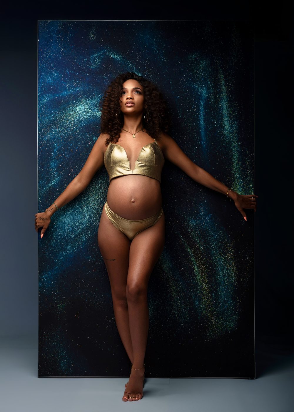 Décor Stellaria sur mesure installé en studio, séance grossesse